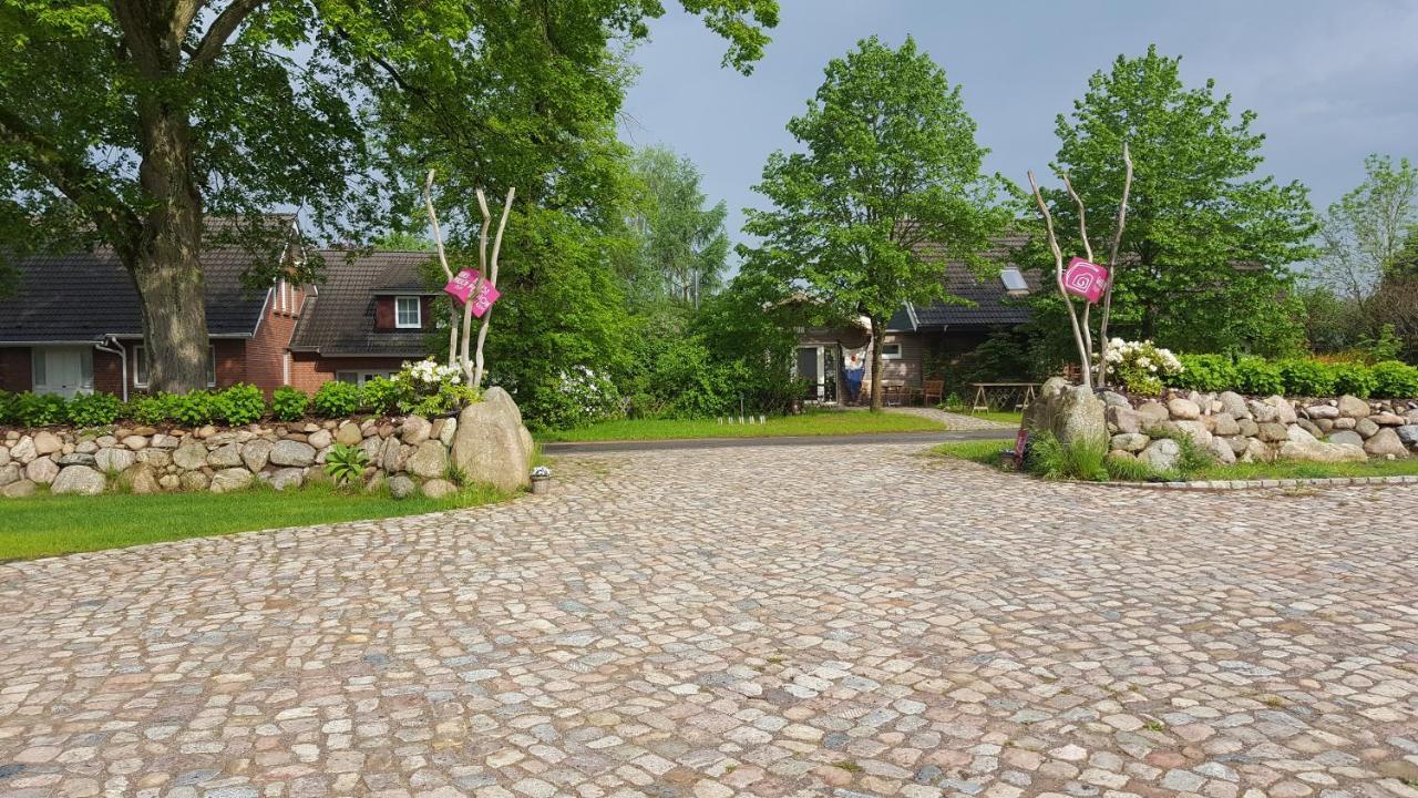 Kunst Pension Frahm Basthorst  Екстер'єр фото
